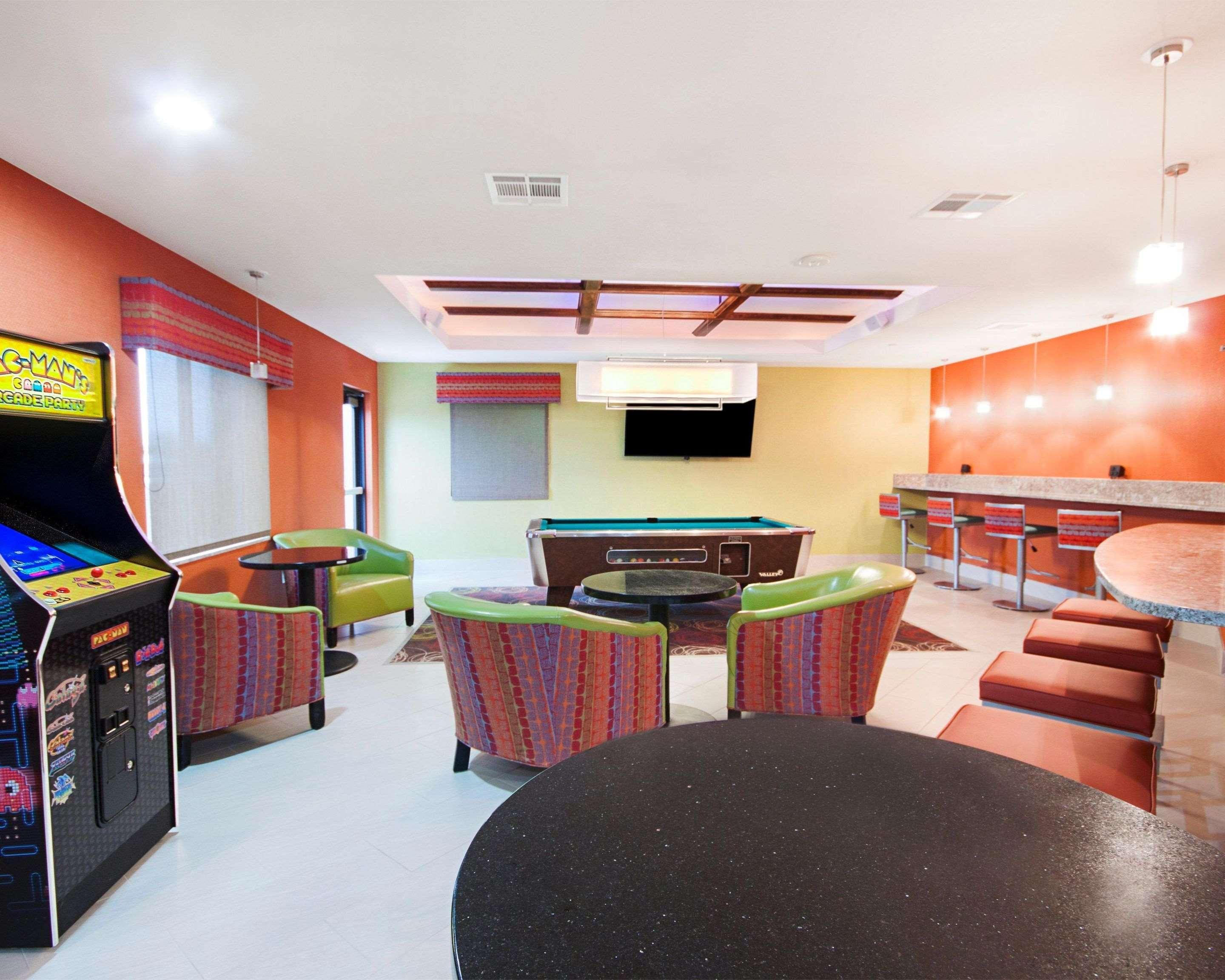 הובס Mainstay Suites מראה חיצוני תמונה