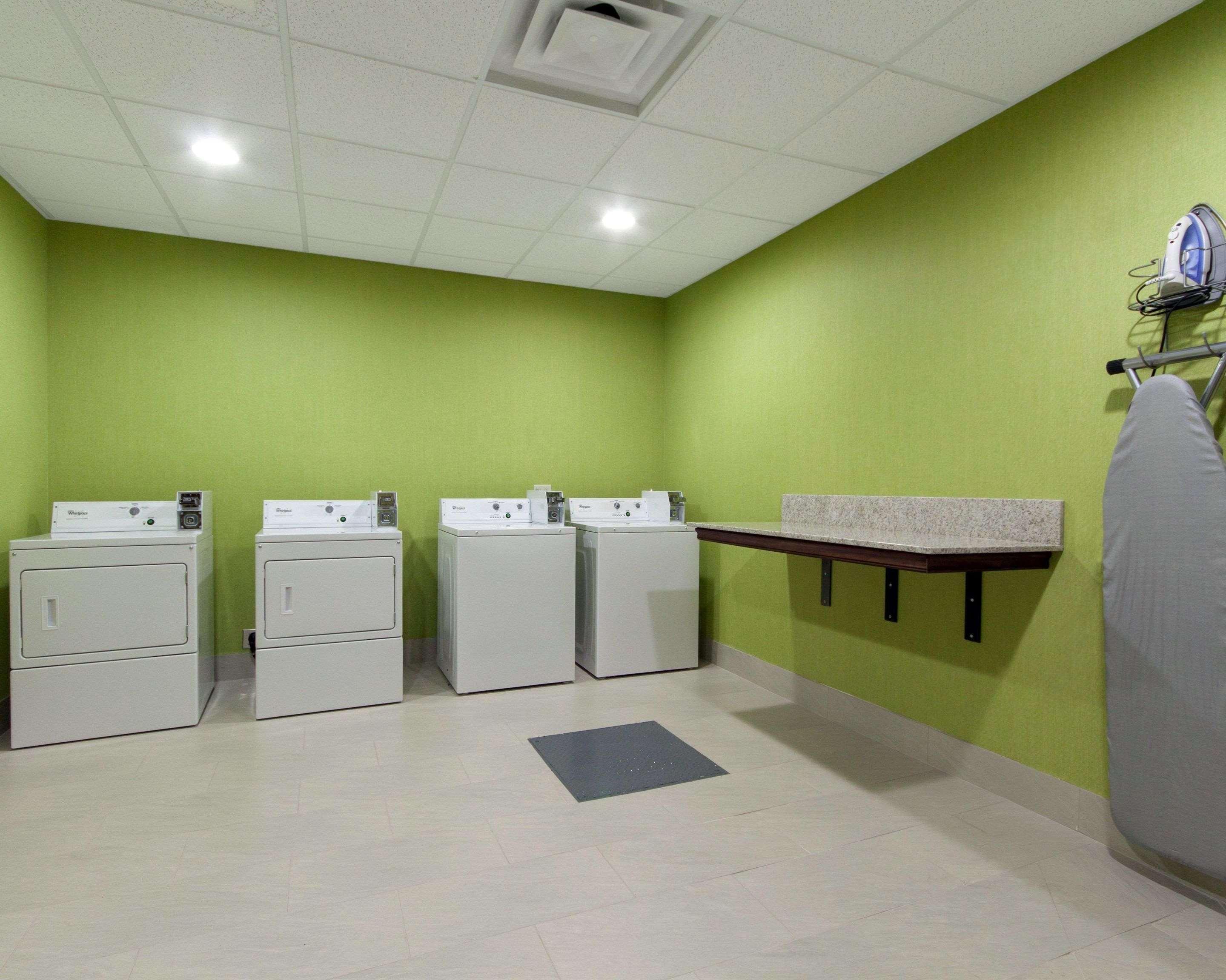 הובס Mainstay Suites מראה חיצוני תמונה