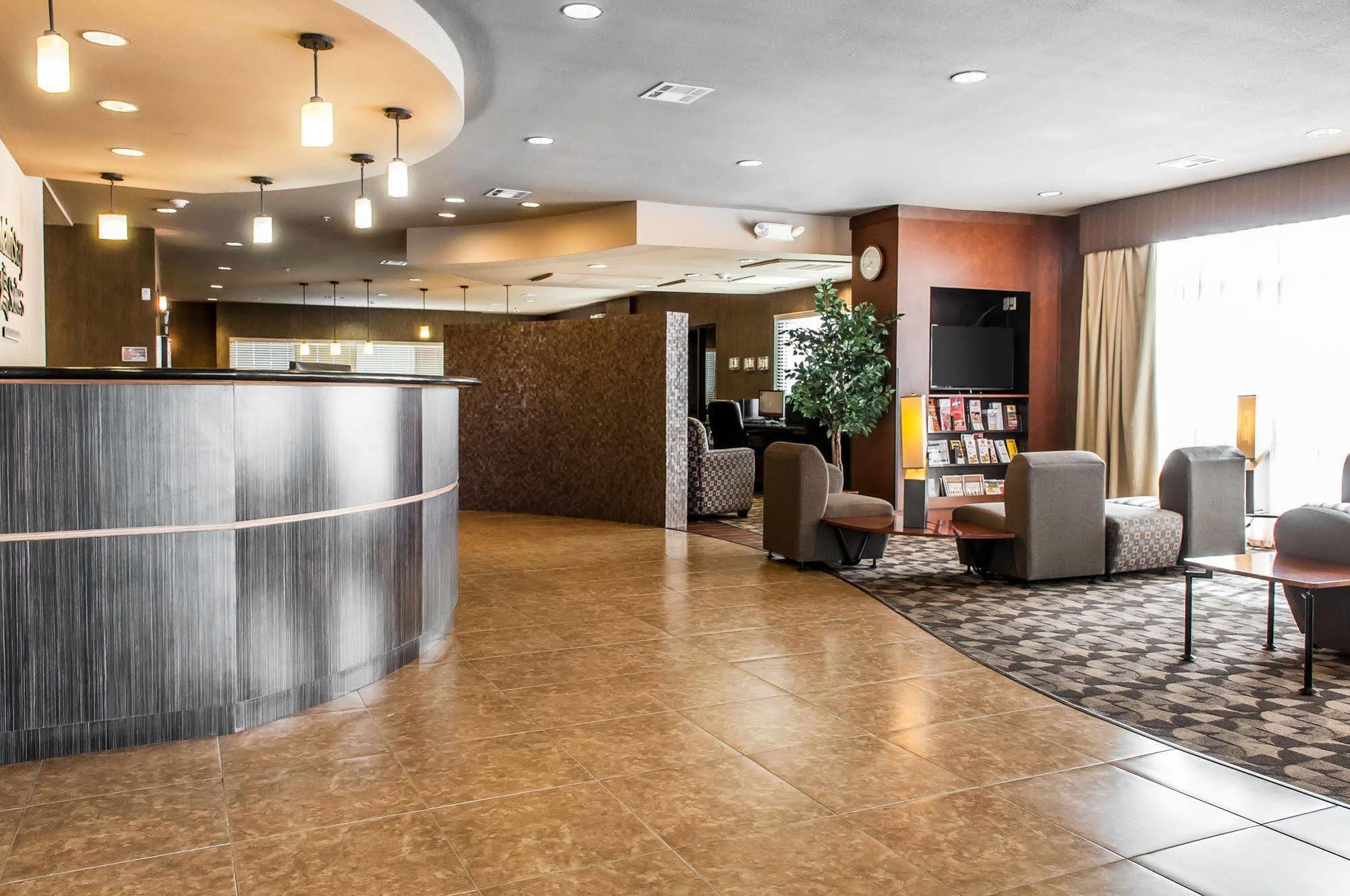 הובס Mainstay Suites מראה חיצוני תמונה
