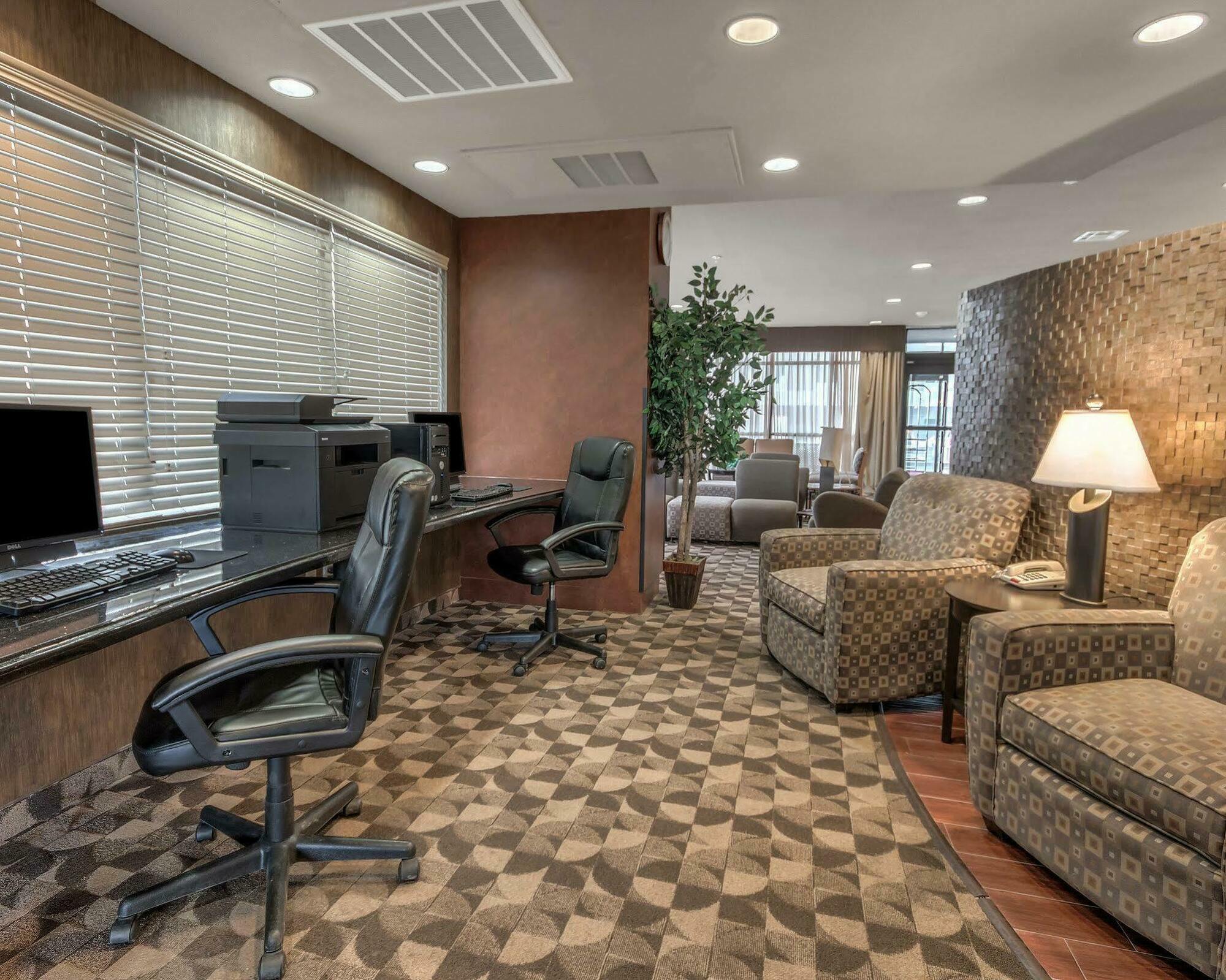 הובס Mainstay Suites מראה חיצוני תמונה